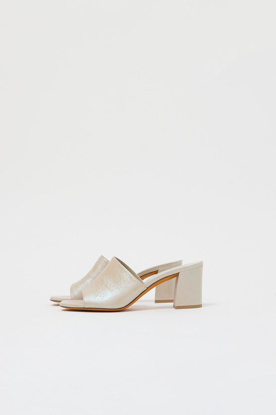 Maryam Nassir Zadeh Mar Mule in Farro