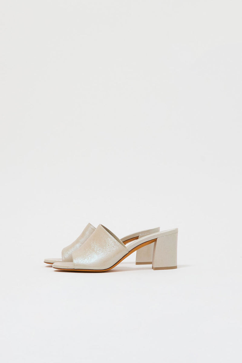 Maryam Nassir Zadeh Mar Mule in Farro