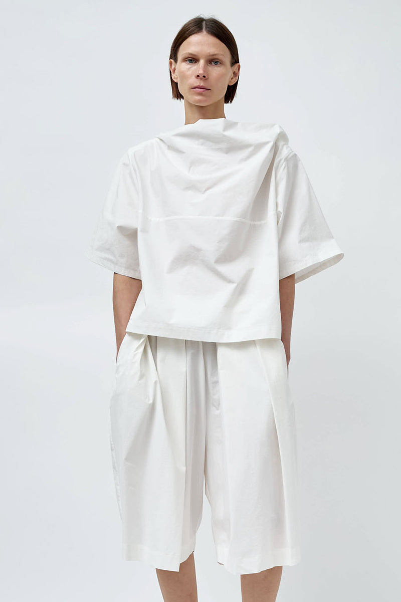 Modern Weaving Boxy Pleat Bermuda in Off White