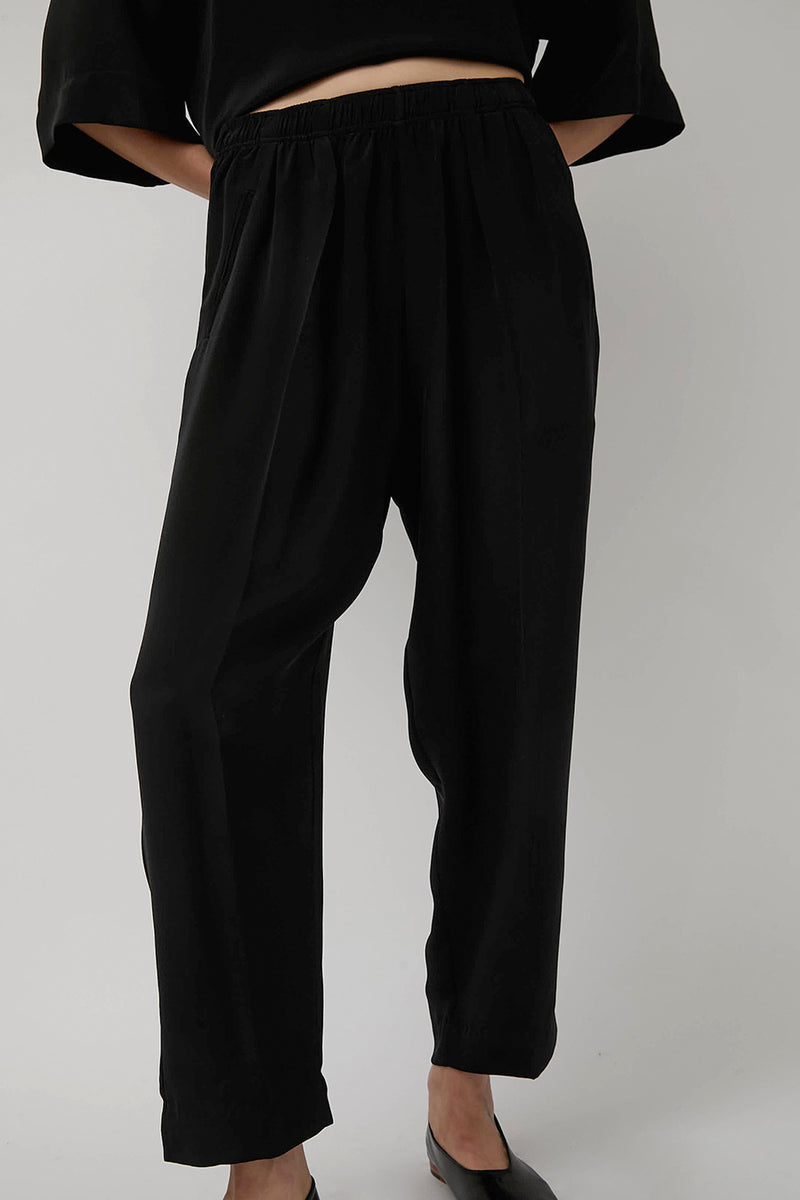 Modern Weaving Relaxed Lean Trouser in Black