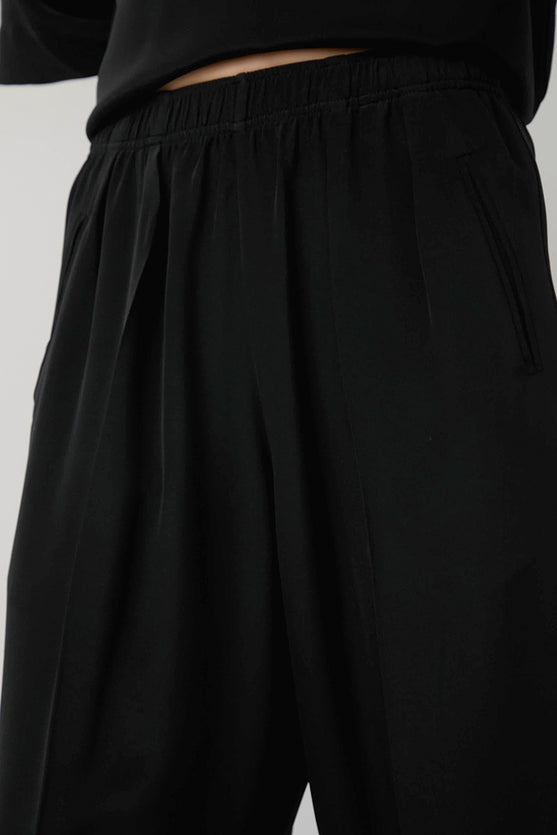 Modern Weaving Relaxed Lean Trouser in Black