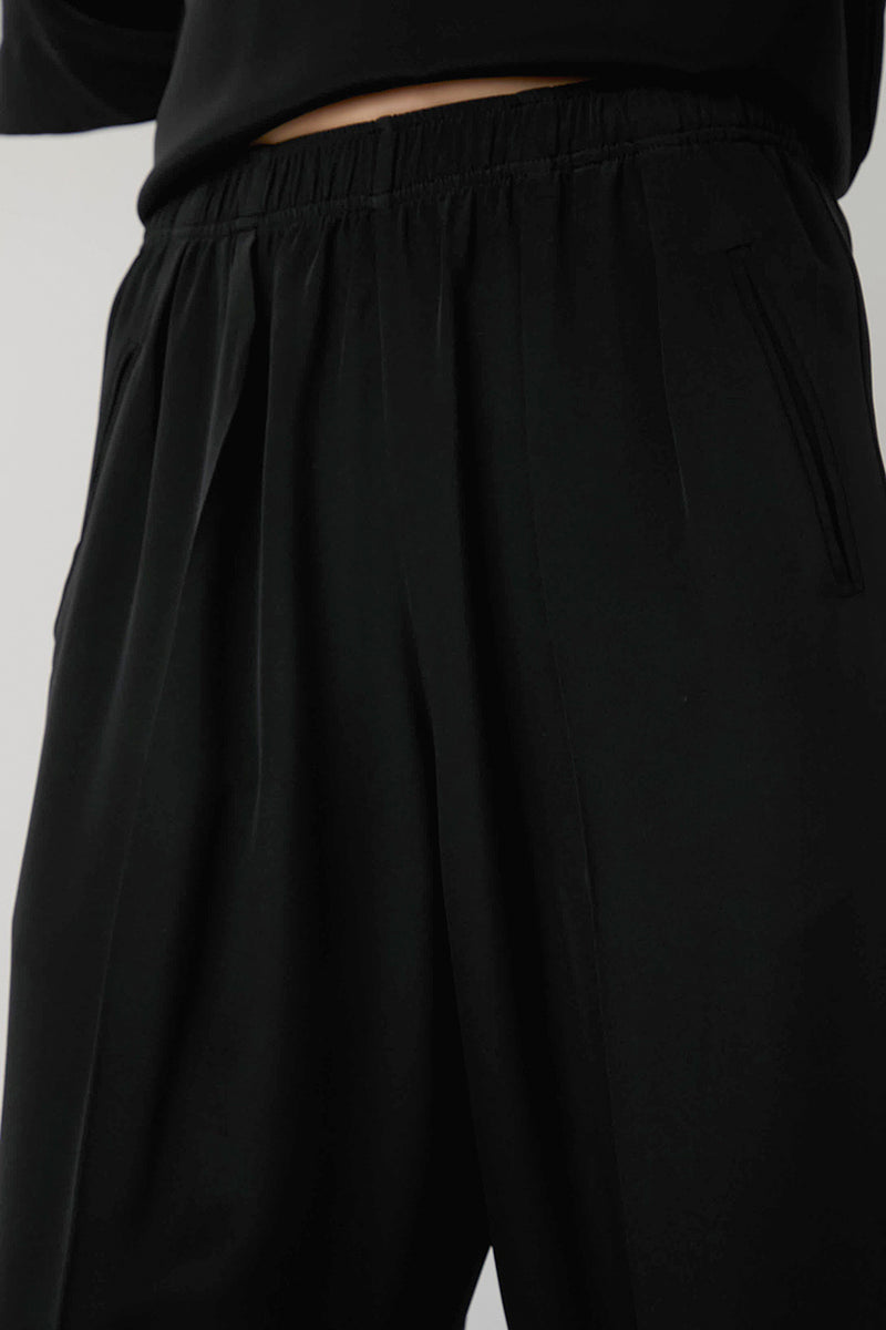 Modern Weaving Relaxed Lean Trouser in Black