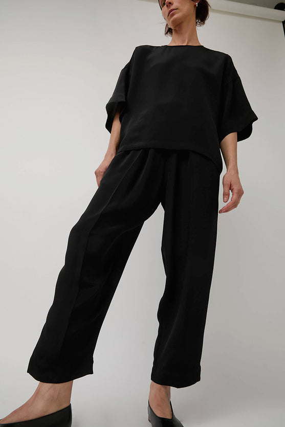 Modern Weaving Relaxed Lean Trouser in Black