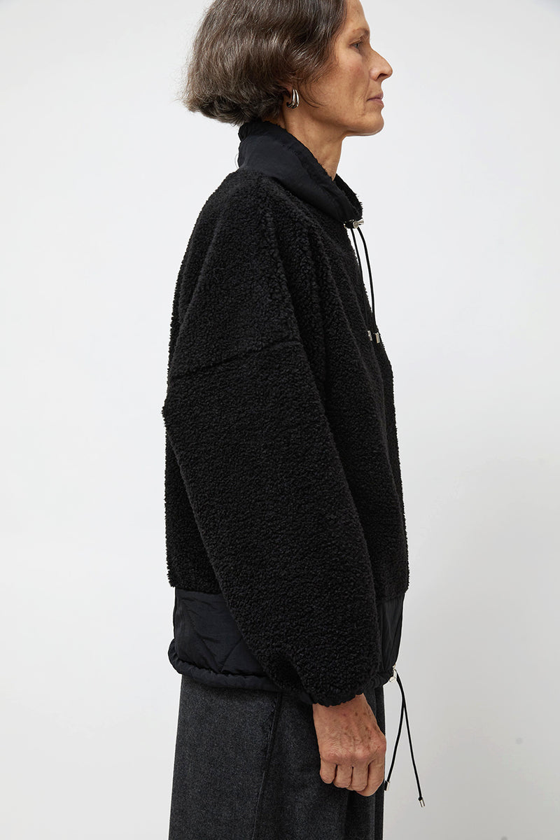 NOMIA Fleece Pullover in Black