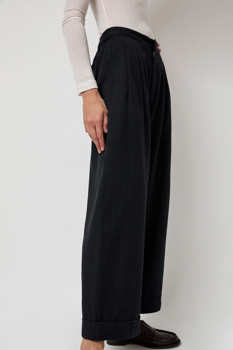 NYMANE Wes Pleat Pant in Black Warp and Indigo Weft