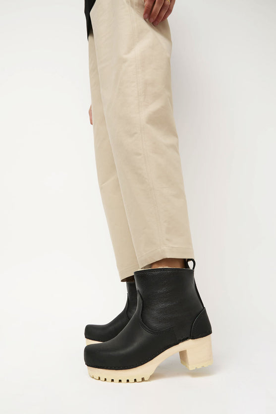 No.6 5" Pull on Shearling Clog Boot on Mid Tread in Ink Aviator on White Base