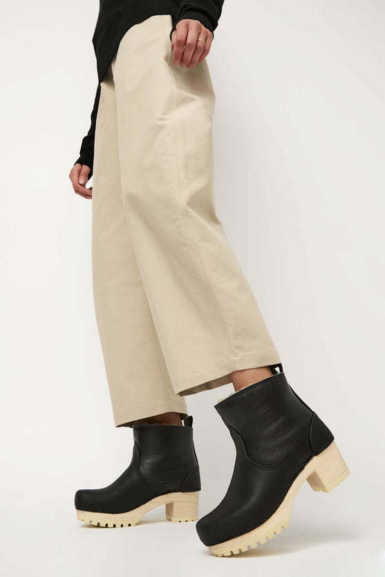 No.6 5" Pull on Shearling Clog Boot on Mid Tread in Ink Aviator on White Base
