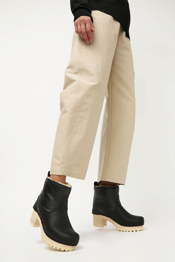 No.6 5" Pull on Shearling Clog Boot on Mid Tread in Ink Aviator on White Base