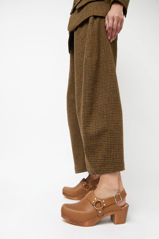 No.6 Arlo Clog on Square Toe Mid Heel in Palomino on Pecan Base