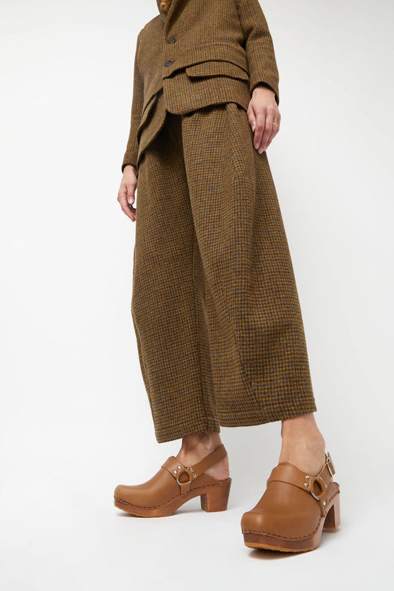 No.6 Arlo Clog on Square Toe Mid Heel in Palomino on Pecan Base