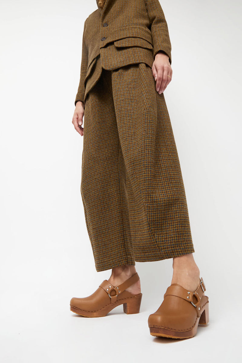 No.6 Arlo Clog on Square Toe Mid Heel in Palomino on Pecan Base