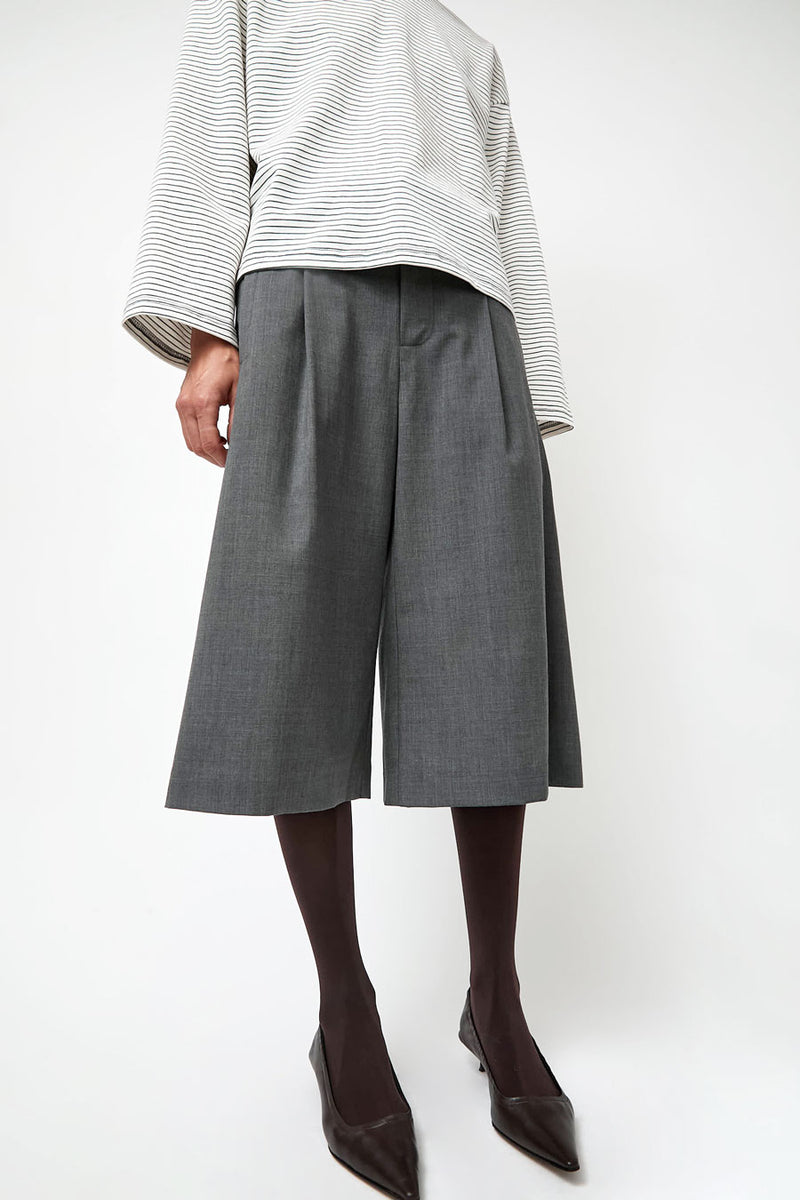 No.6 Aubrey Short in Grey