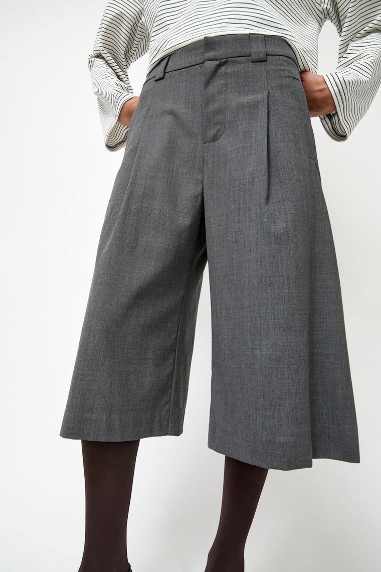 No.6 Aubrey Short in Grey