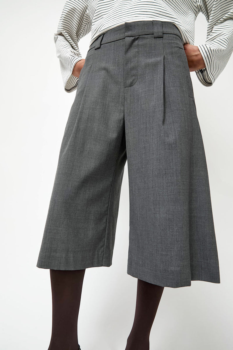 No.6 Aubrey Short in Grey
