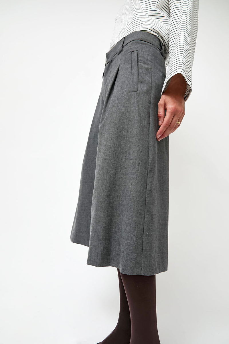 No.6 Aubrey Short in Grey