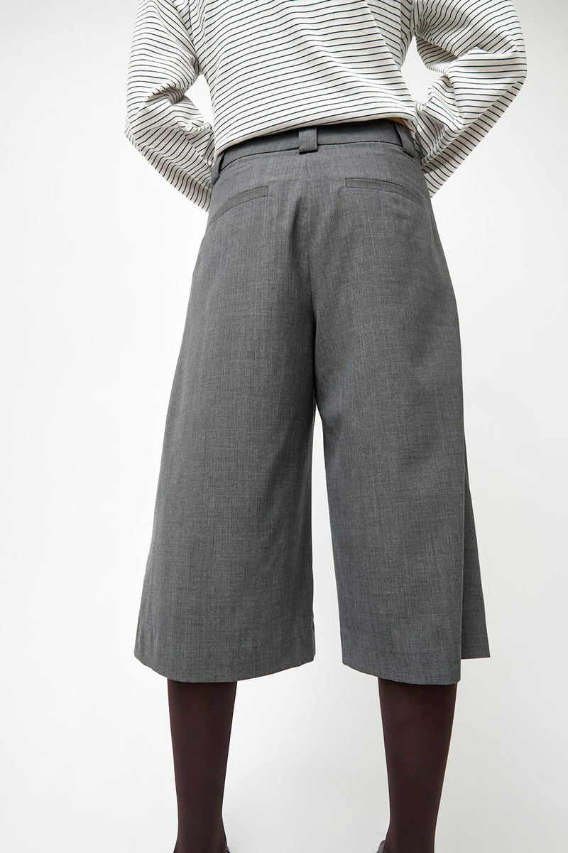 No.6 Aubrey Short in Grey
