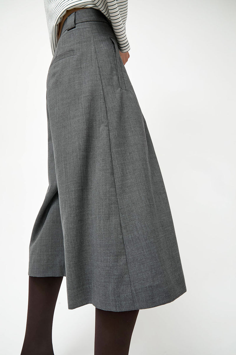 No.6 Aubrey Short in Grey