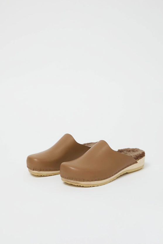 No.6 Contour Clog with Shearling on Flat Base in Khaki and Brown Brisa