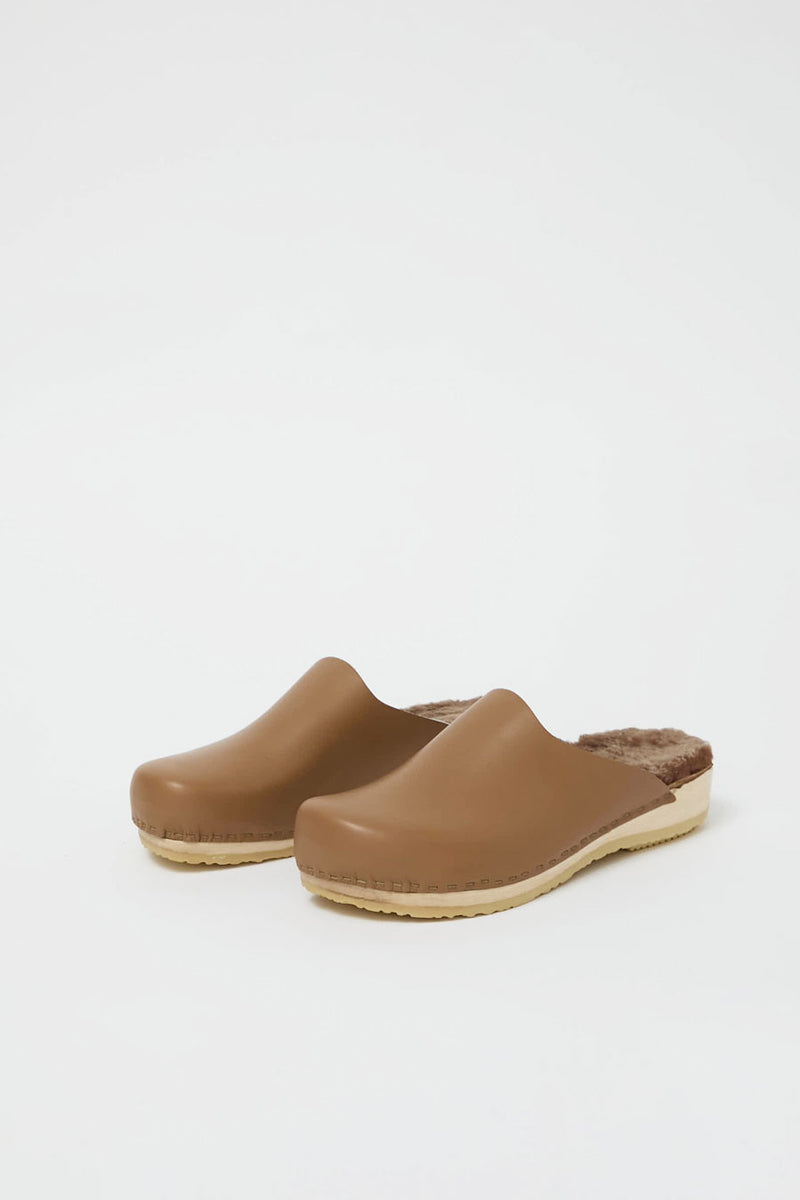No.6 Contour Clog with Shearling on Flat Base in Khaki and Brown Brisa
