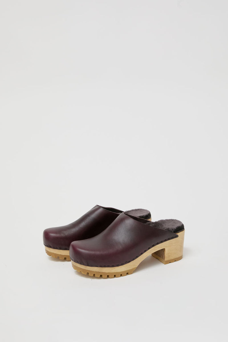 No.6 Liza Clog on Mid Tread in Black Cherry with Shadow