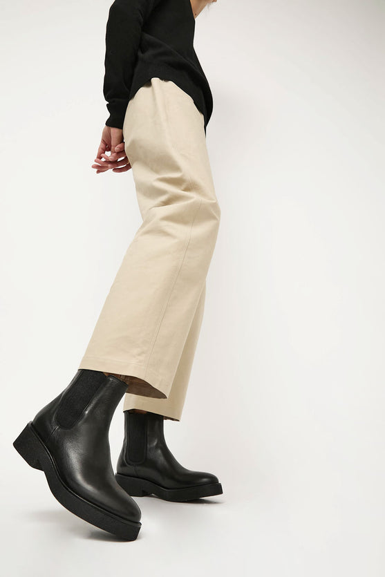 No.6 Pull on Crepe Sole Boot in Nero