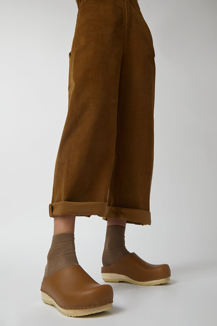 No.6 Reid Clog with Shearling on Flat Base in Palomino