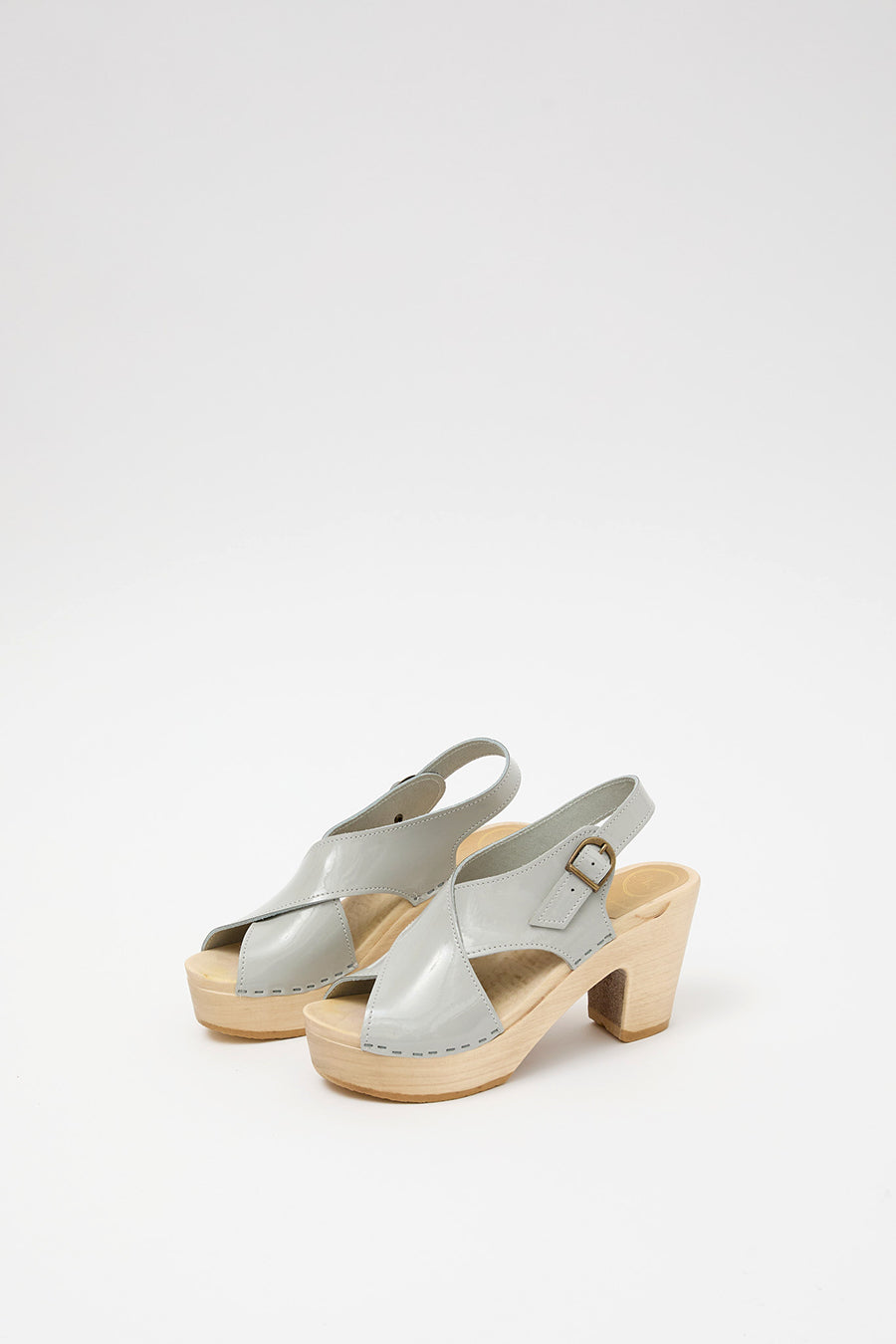 No.6 Crossover Clog on Platform in Dove Patent