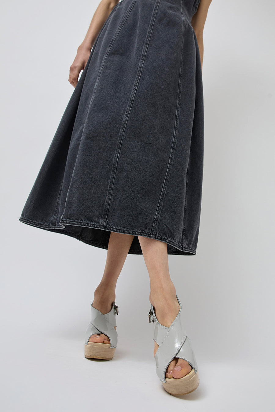 No.6 Crossover Clog on Platform in Dove Patent