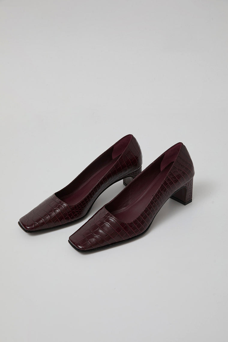 Pari Desai Elora Pump in Burgundy Croc Texture