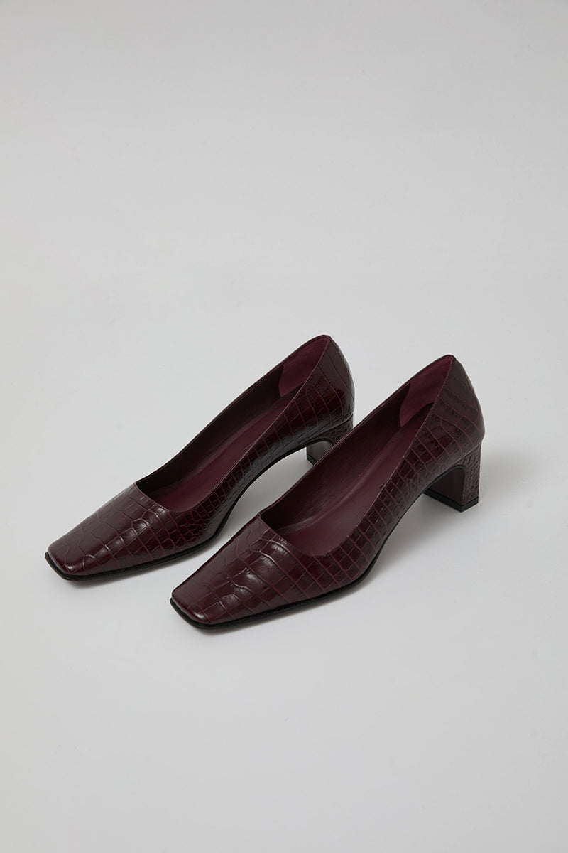 Pari Desai Elora Pump in Burgundy Croc Texture