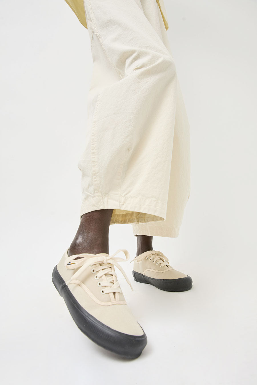 Reproduction of Found 5851C Trainer in Natural and Black Sole