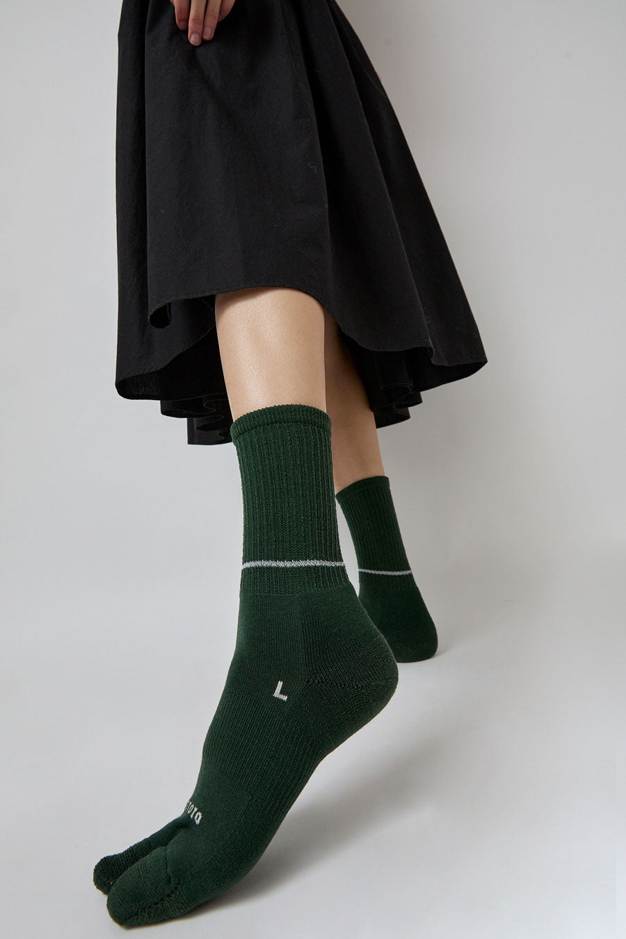 Rototo Merino Tabi Socks in Dark Green