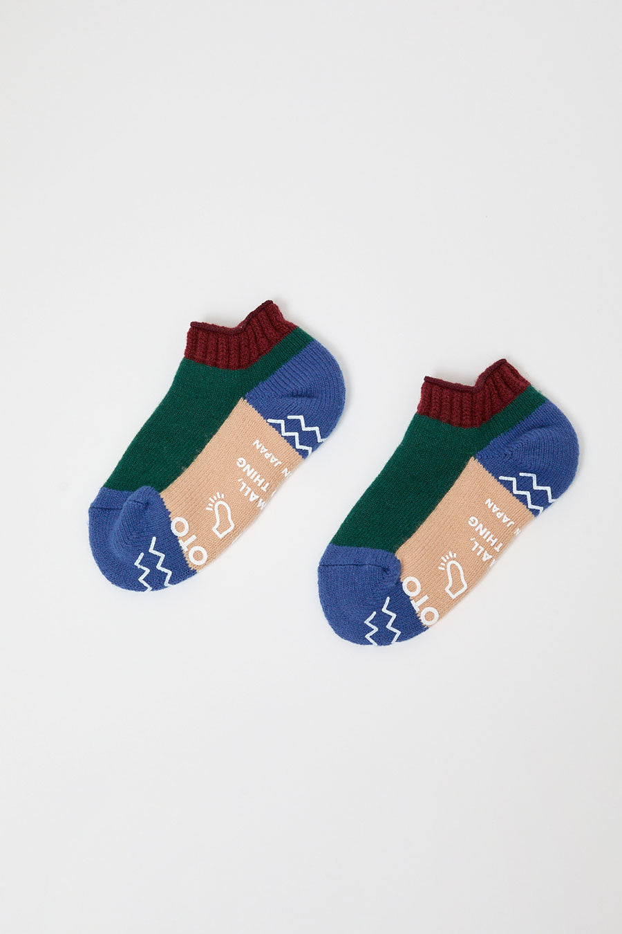 Rototo Pile Ankle Socks in Maroon and Dark Green