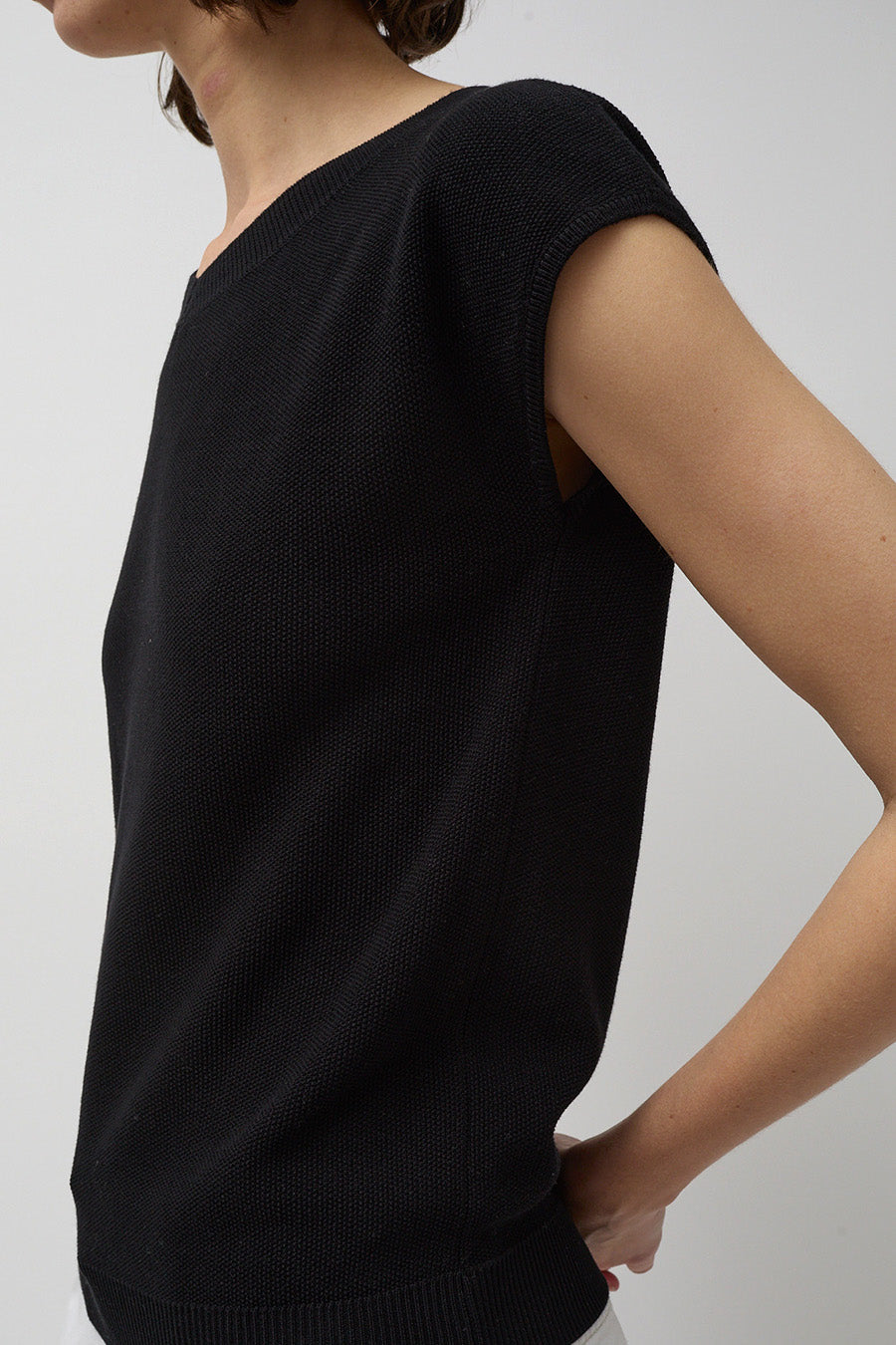 Rue Blanche Bees Short Sleeve Top in Black