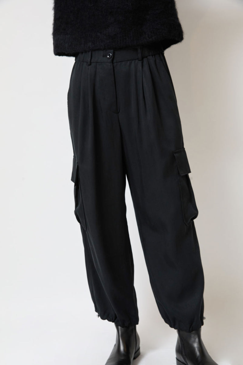 Sayaka Davis Balloon Joggers in Black
