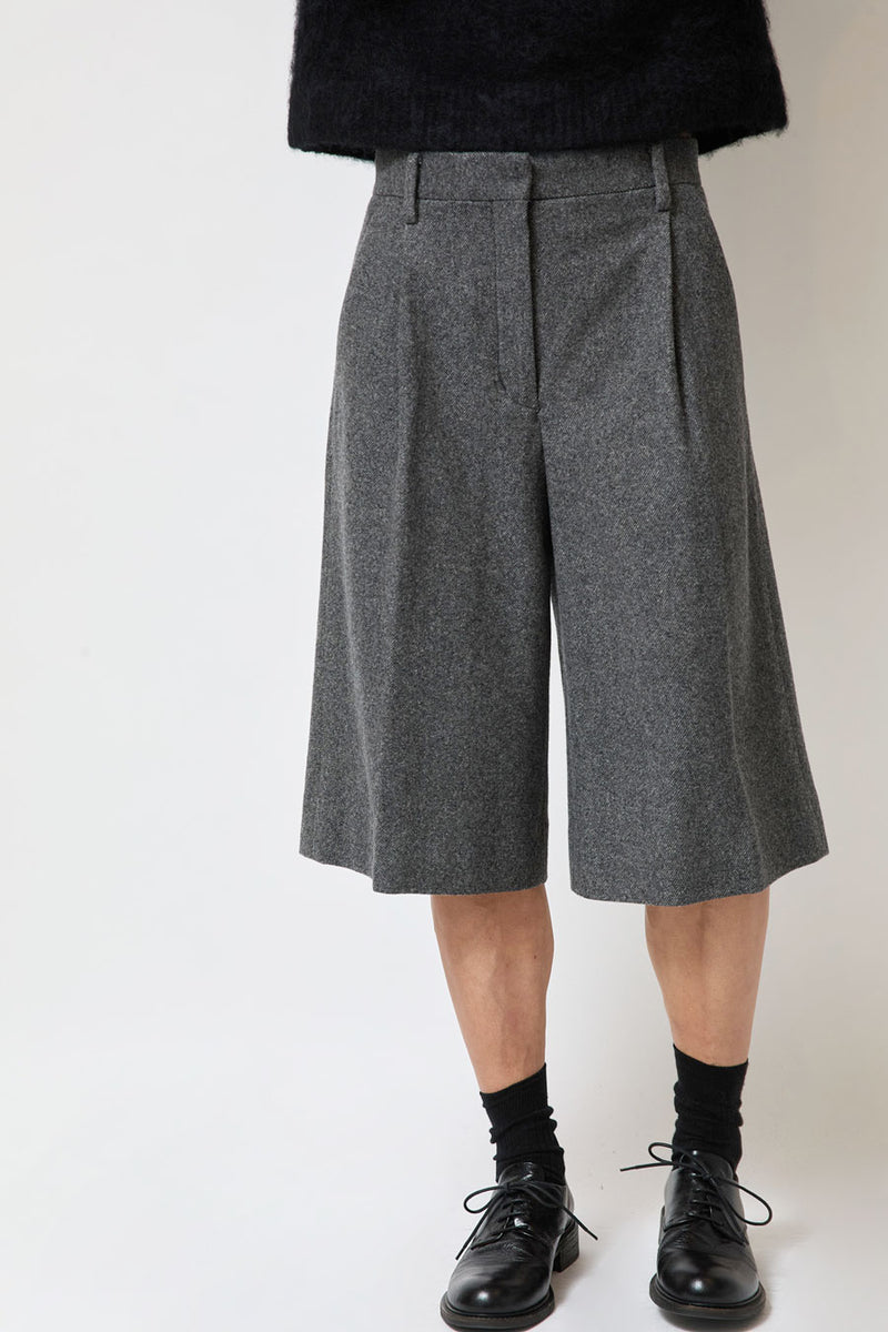 Sayaka Davis Capris in Grey