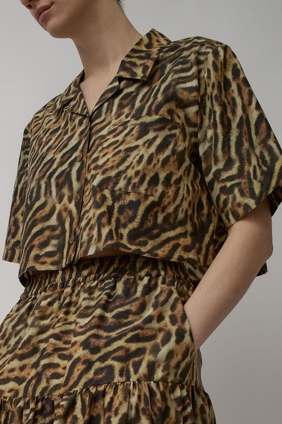 Silk Laundry Cotton Silk Cropped Camp Shirt in Leopard