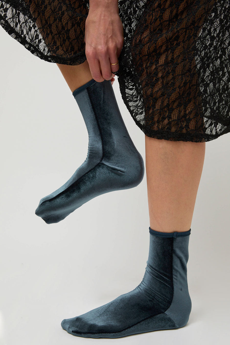 Simone Wild Velvet Ankle Socks in Anthracite