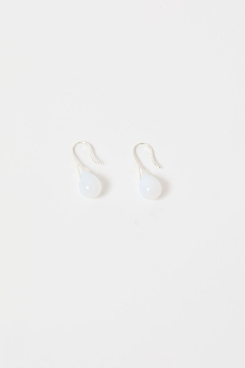 Sisi Joia Gota Mini Earrings in Opaline White and Silver