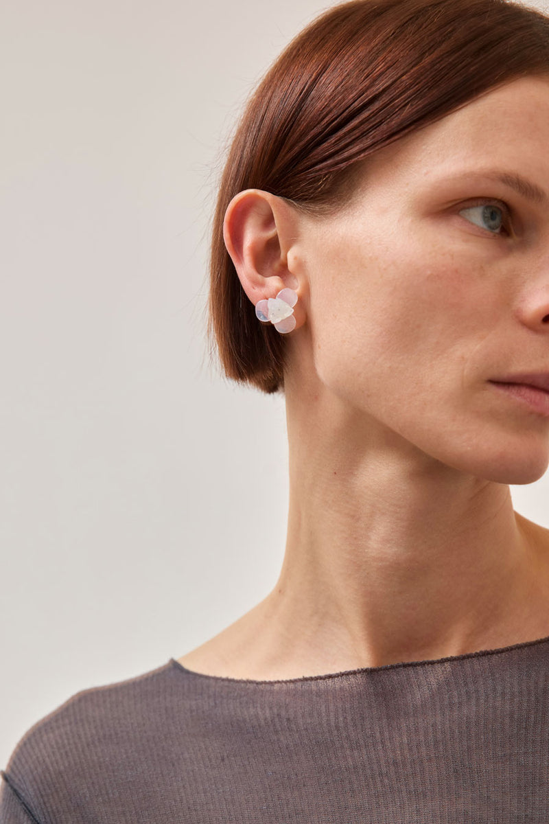 Sisi Joia Pensée Earrings in Opaline White