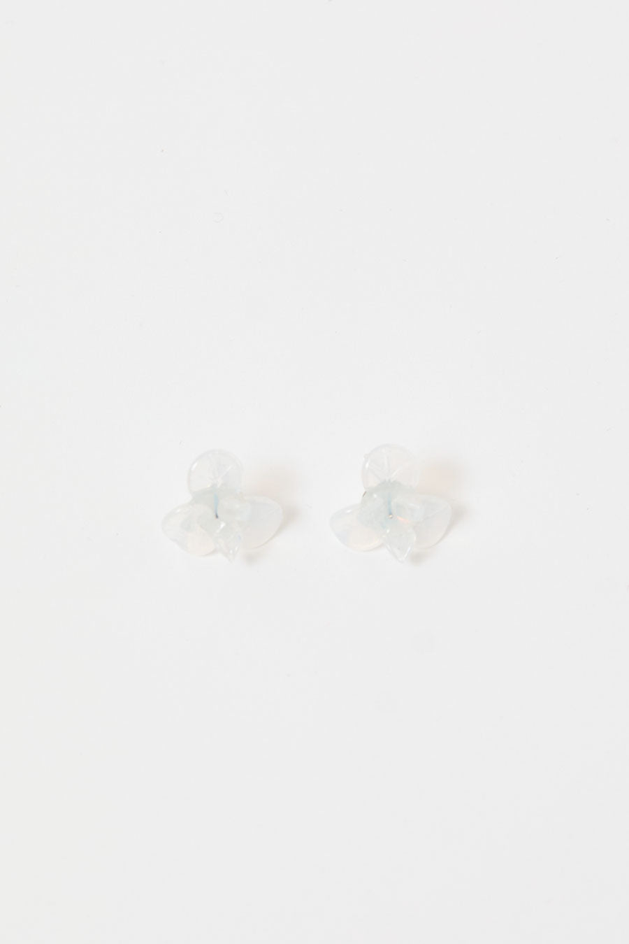 Sisi Joia Pensée Earrings in Opaline White