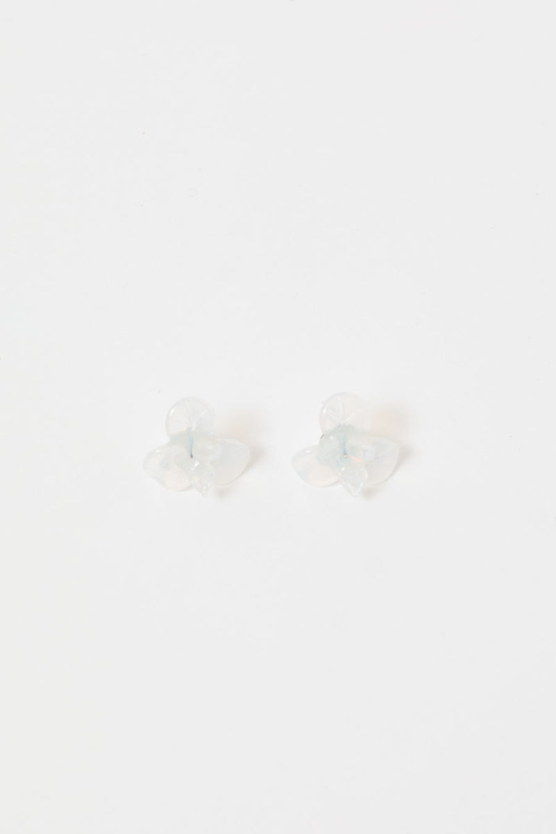 Sisi Joia Pensée Earrings in Opaline White
