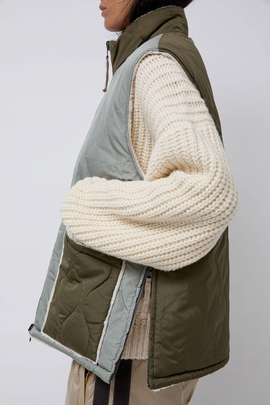 TAION Military Reversible Hi-Neck Down Vest in Multi and Cream