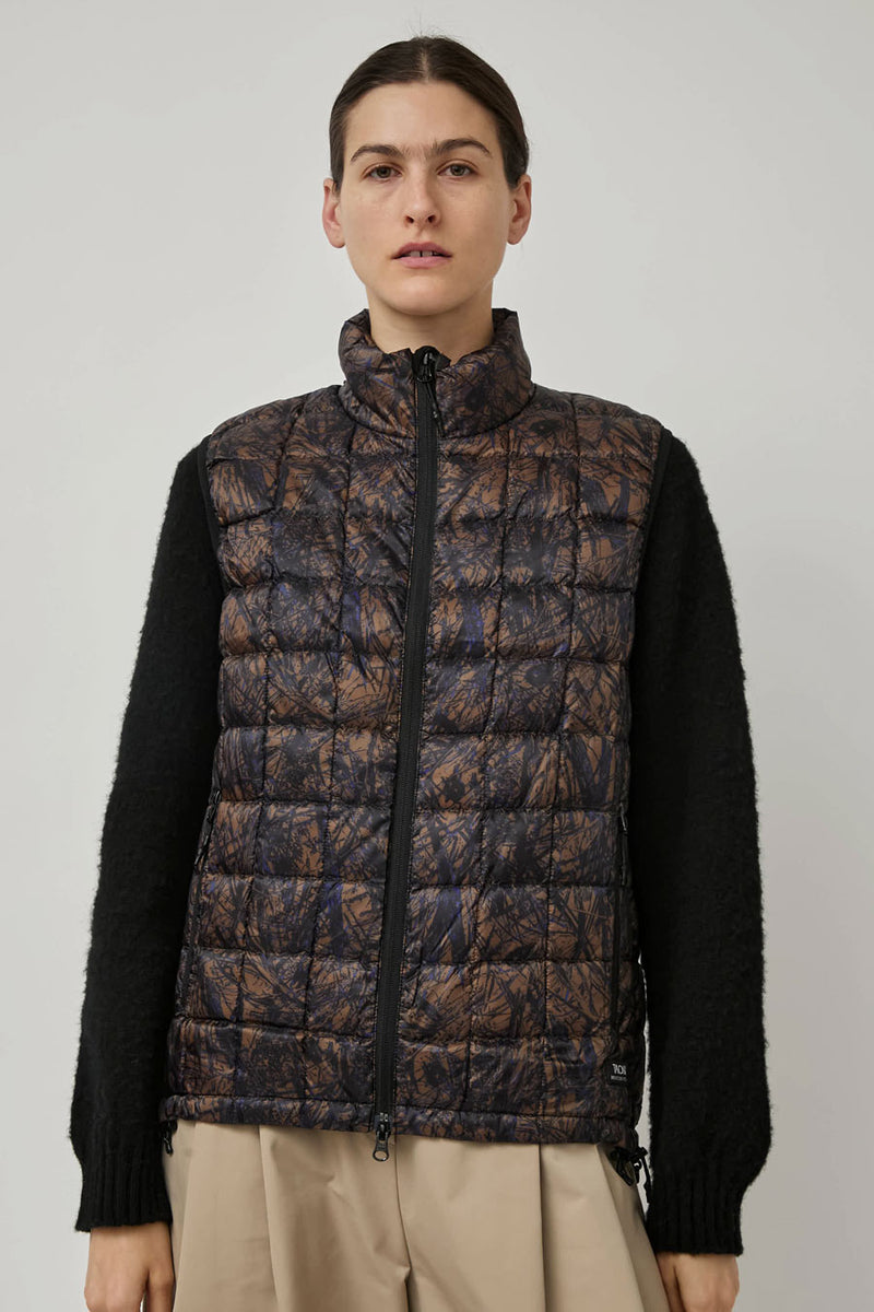 TAION Mountain Hi-Neck W-Zip Light Down Vest in Brushed Meadows