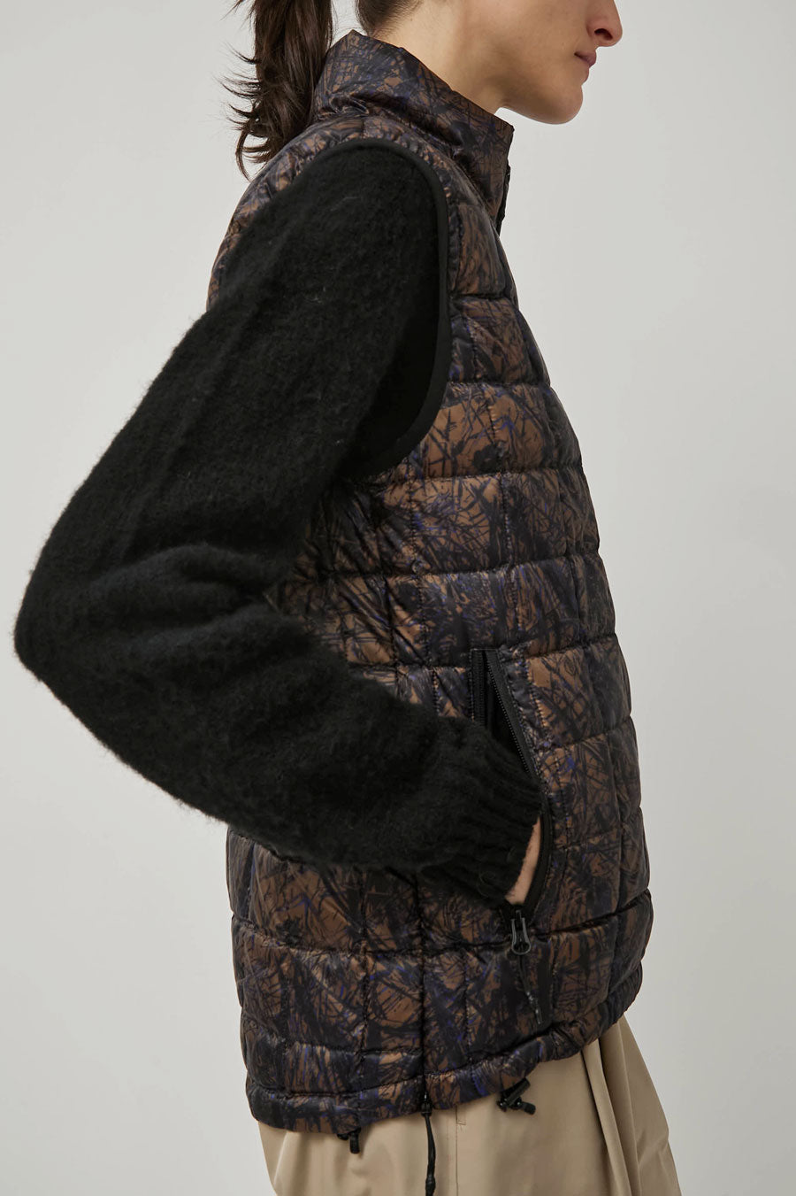 TAION Mountain Hi-Neck W-Zip Light Down Vest in Brushed Meadows