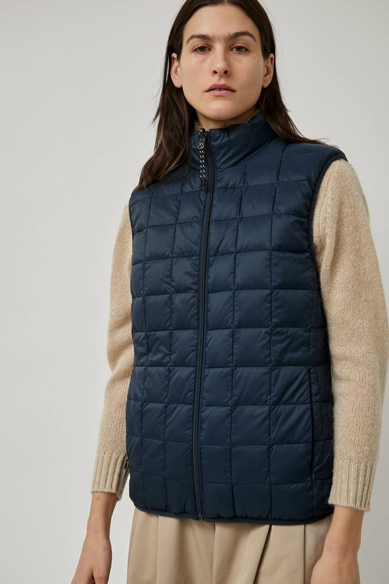 TAION Mountain Reversible Hi-Neck Vest in Dark Navy and Beige – No