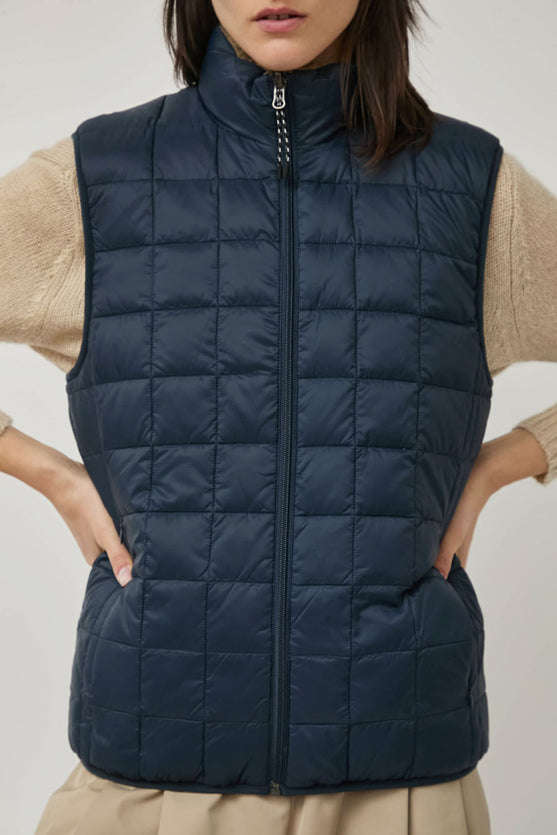 TAION Mountain Reversible Hi-Neck Vest in Dark Navy and Beige – No