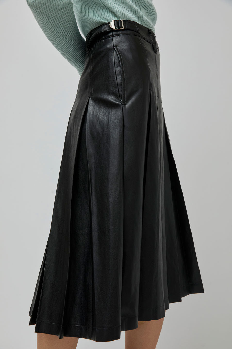 TONYWACK Faux Leather Pleated Midi Skirt in Black