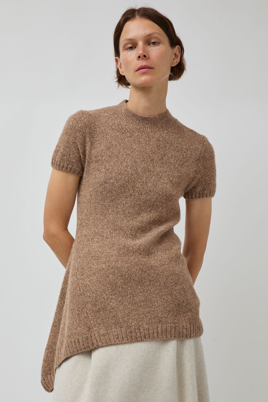 UMARMUNG Asymmetric Hem Half Sleeve Pullover in Bagel