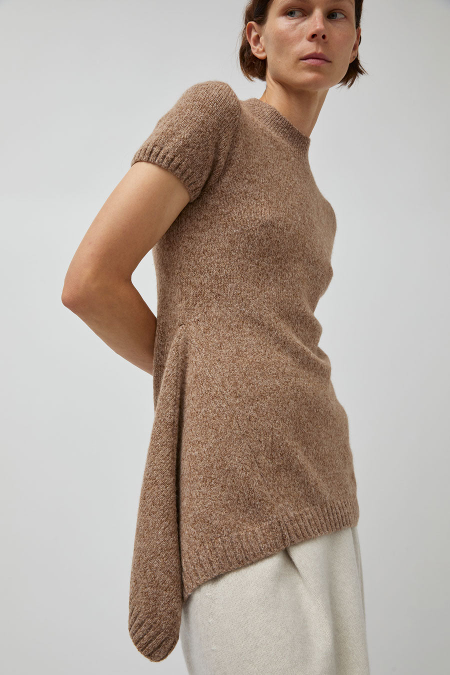 UMARMUNG Asymmetric Hem Half Sleeve Pullover in Bagel